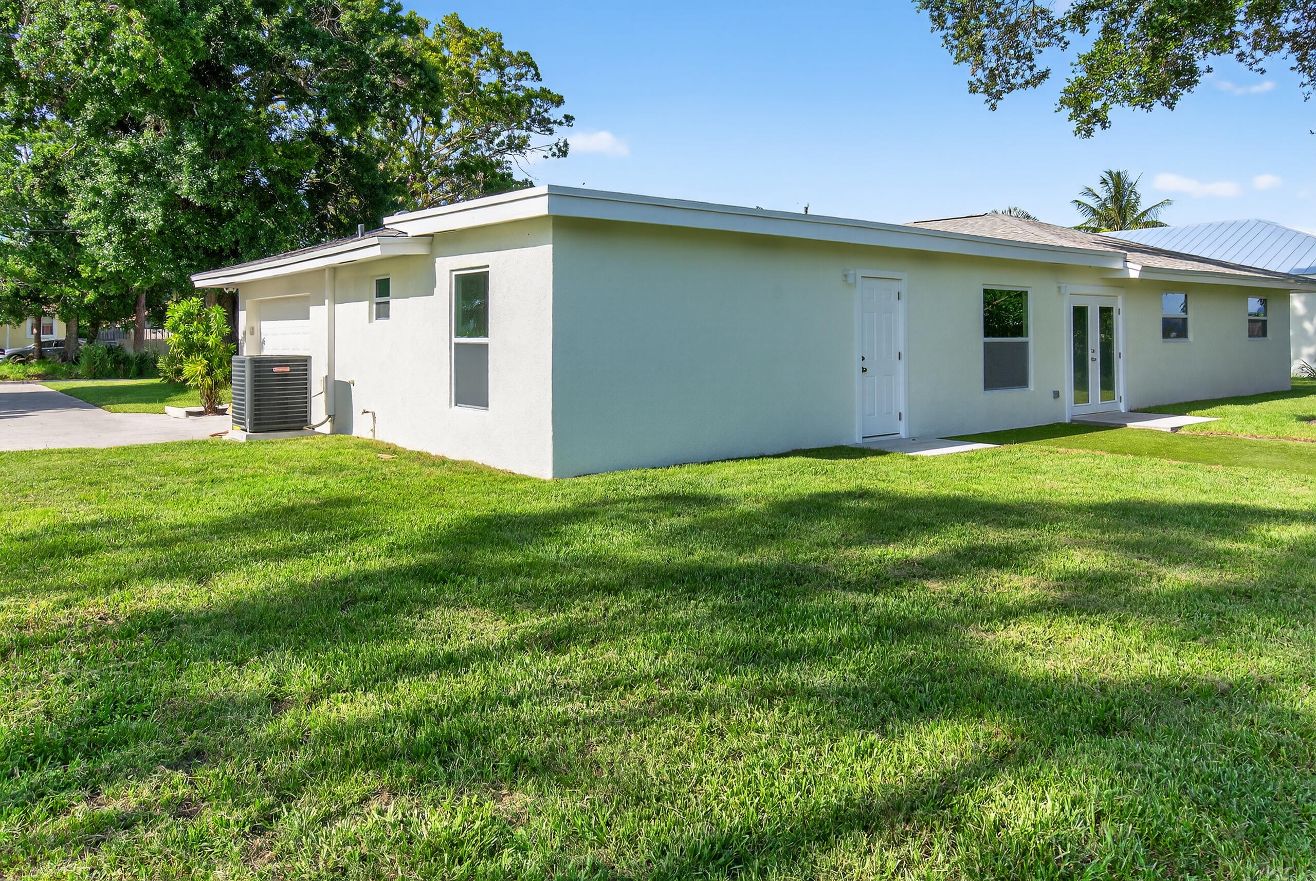 6830 2nd Street Jupiter, FL 33458 - Photo 33 of 34 a view of a house with backyard