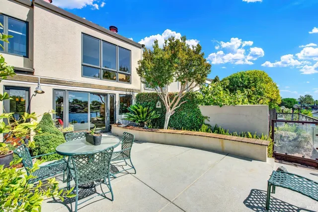 $925,000 | 927 Marina Drive, Napa, CA 94559