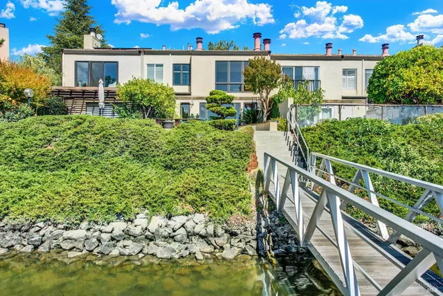 $925,000 | 927 Marina Drive, Napa, CA 94559