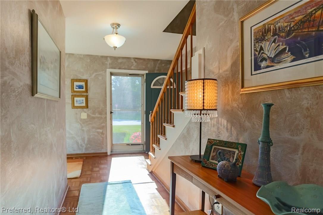 36133 Johnstown Road Farmington, MI 48335 - Photo 4 of 49 4IMG_5904.jpg
