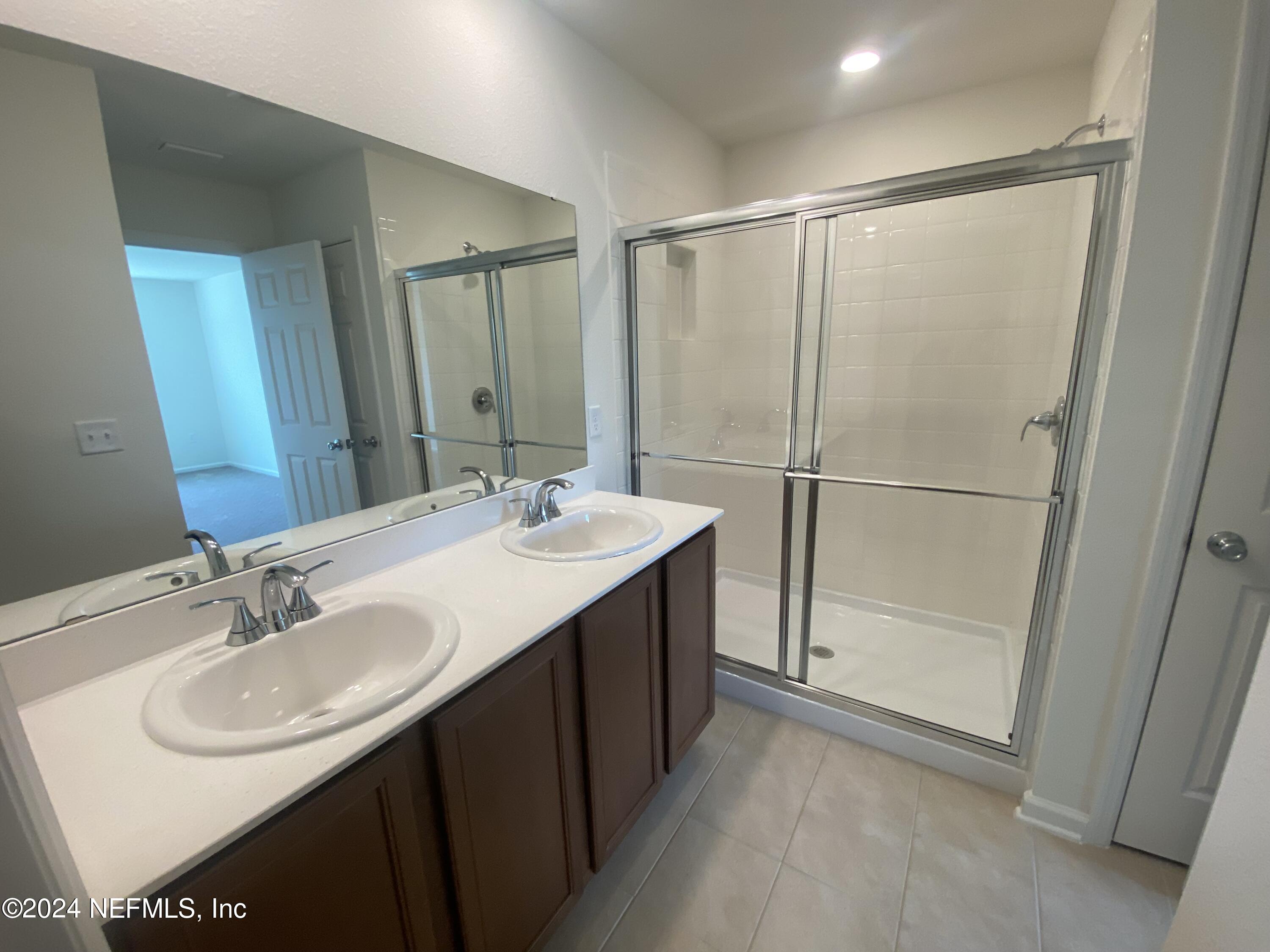 7912 Rippa Vly Way Jacksonville, FL 32222 - Photo 6 of 15 5- Primary Bath