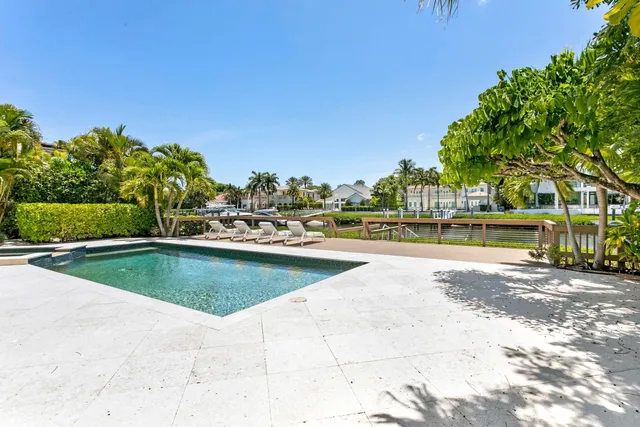 $7,695,000 | 215 Island Drive, Jupiter, FL 33477