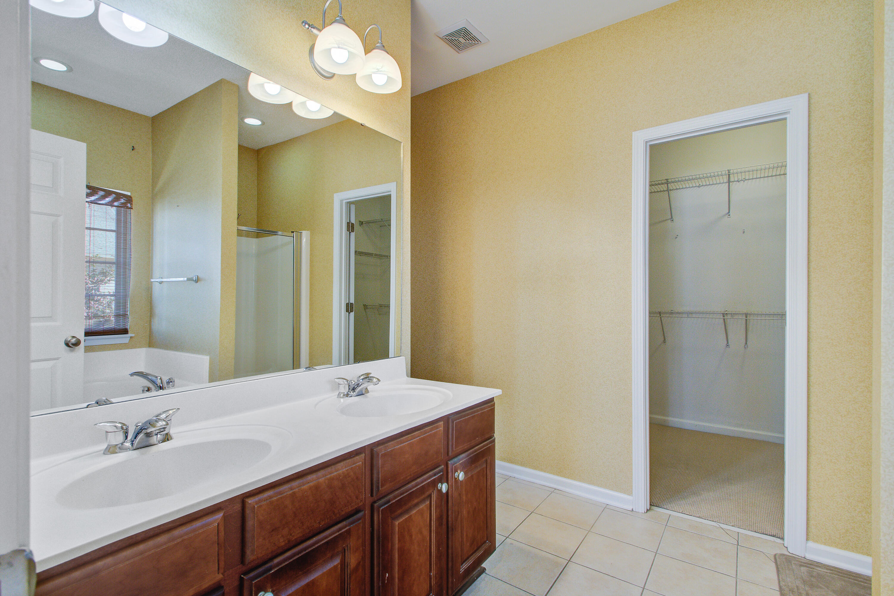7559 Hawks Circle Hanahan, SC 29410 - Photo 14 of 33 Primary Bath