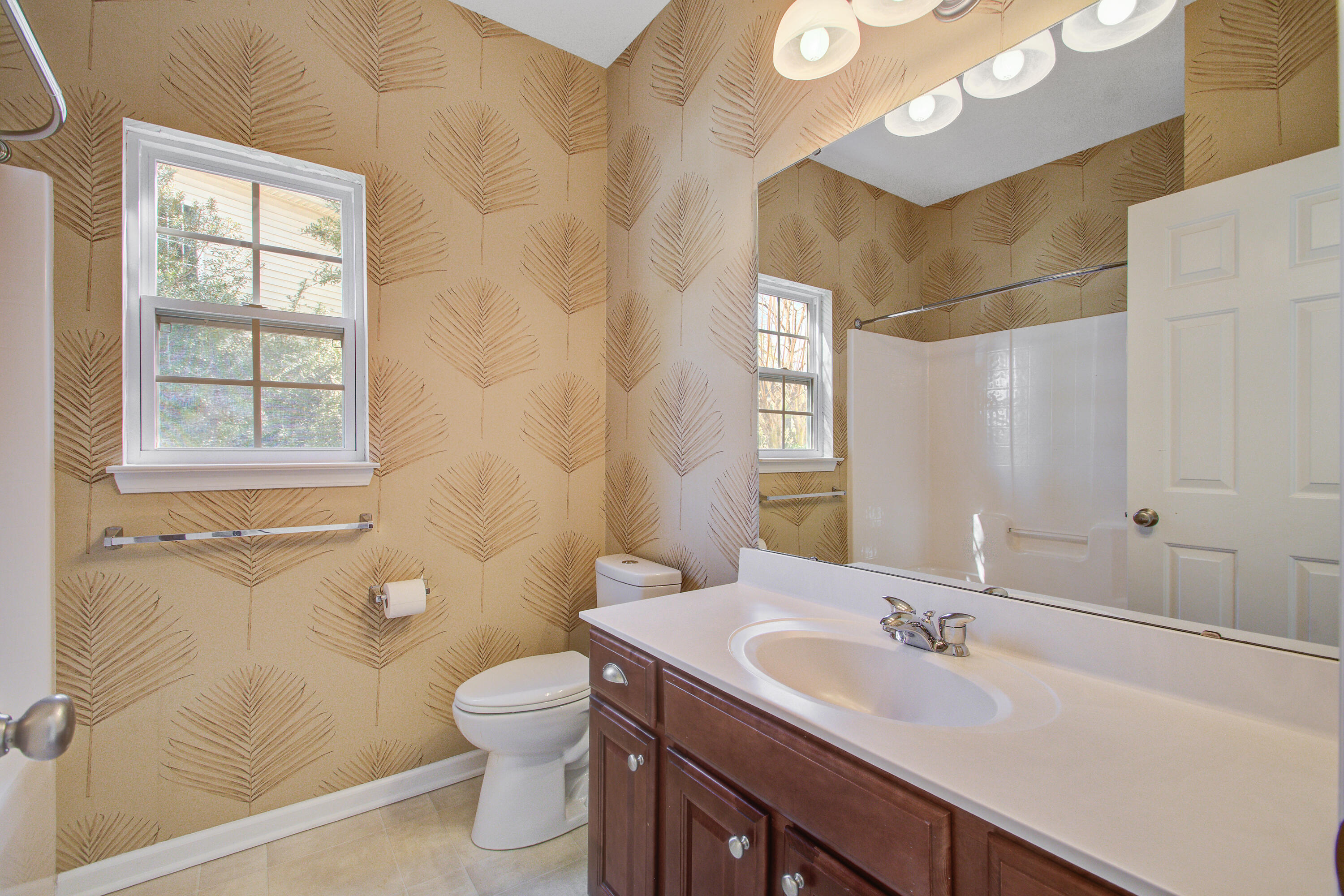 7559 Hawks Circle Hanahan, SC 29410 - Photo 17 of 33 Guest Bath