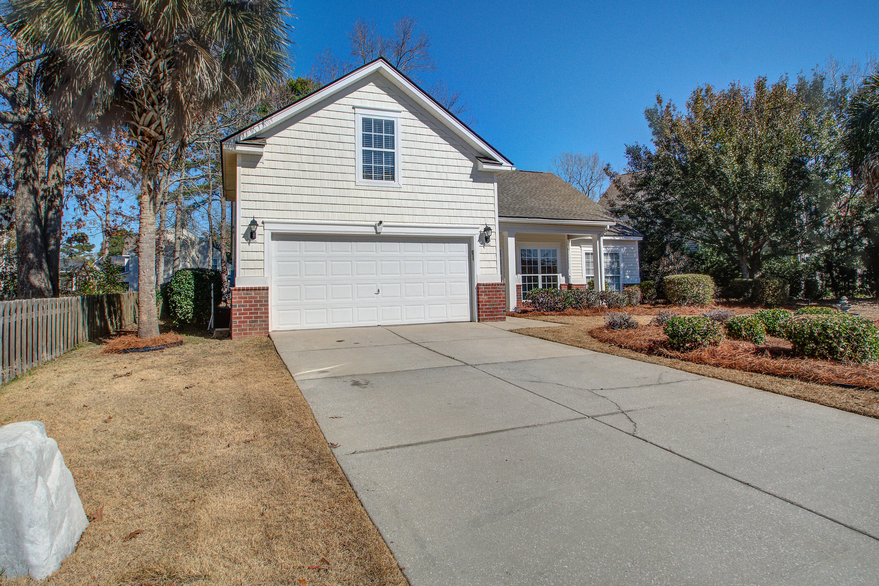 7559 Hawks Circle Hanahan, SC 29410 - Photo 30 of 33 Left View