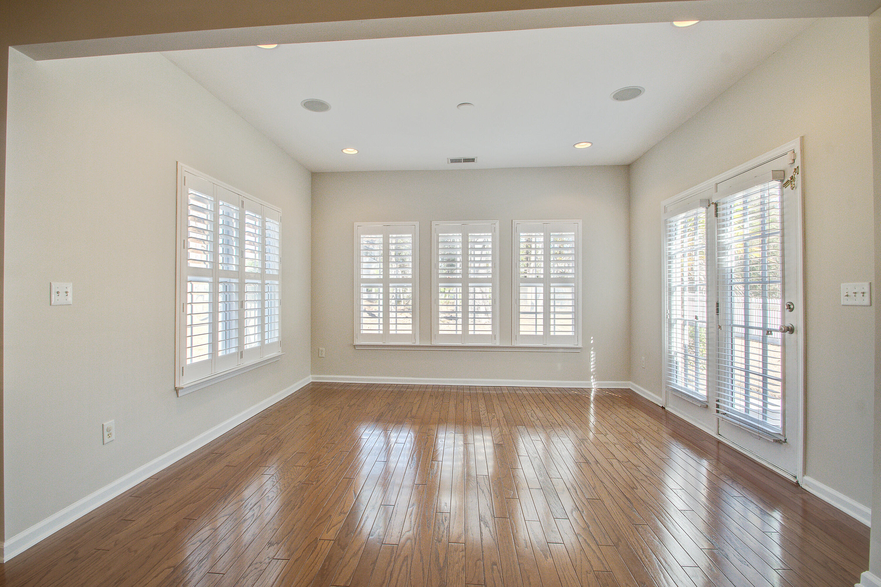 7559 Hawks Circle Hanahan, SC 29410 - Photo 8 of 33 Sun Room
