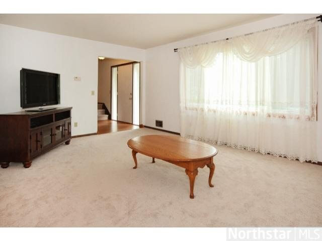 1983 Foxridge Road St. Paul, MN 55119 - Photo 6 of 18 Gallery Image 6