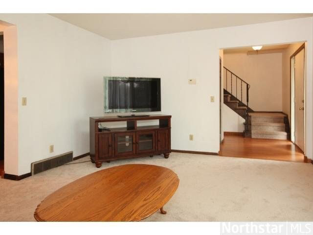 1983 Foxridge Road St. Paul, MN 55119 - Photo 8 of 18 Gallery Image 8