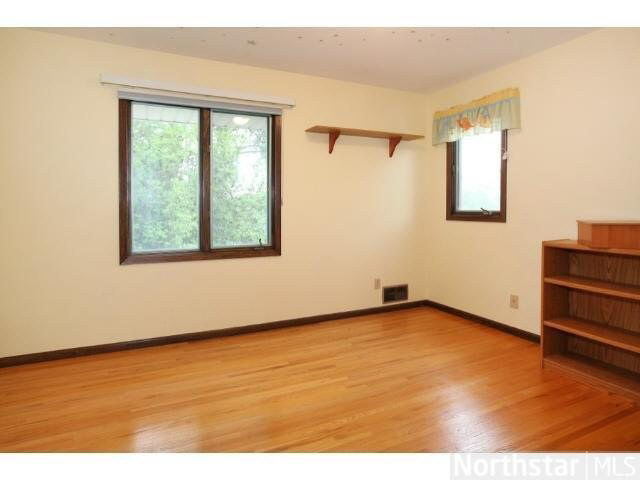 1983 Foxridge Road St. Paul, MN 55119 - Photo 10 of 18 Gallery Image 10