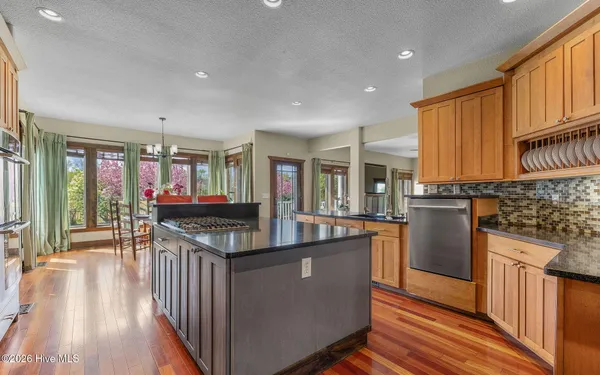 $819,900 | 102 Falcons Cove, Moyock, NC 27958
