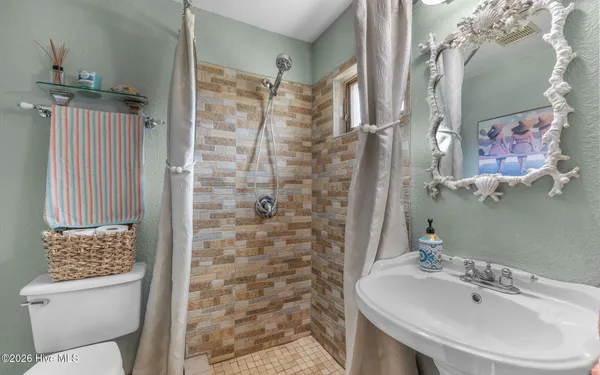 $819,900 | 102 Falcons Cove, Moyock, NC 27958
