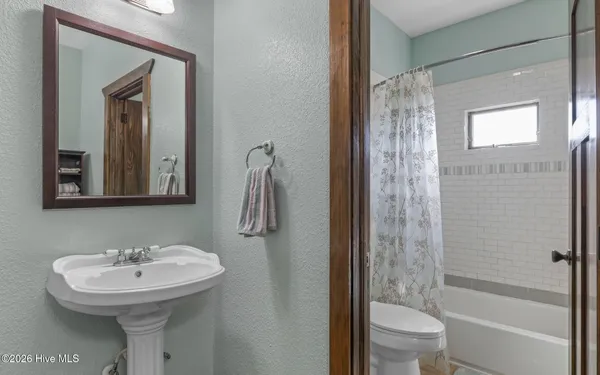 $819,900 | 102 Falcons Cove, Moyock, NC 27958
