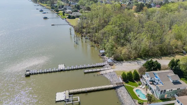 $819,900 | 102 Falcons Cove, Moyock, NC 27958