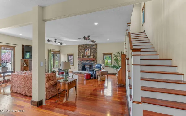 $819,900 | 102 Falcons Cove, Moyock, NC 27958