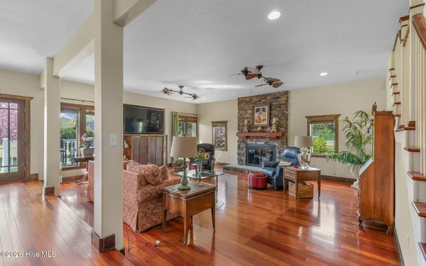 $819,900 | 102 Falcons Cove, Moyock, NC 27958