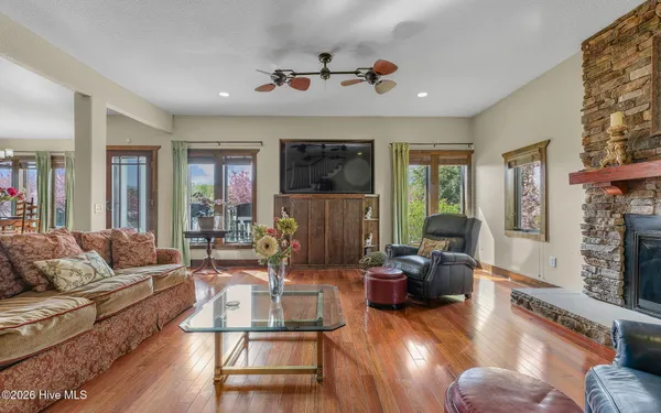 $819,900 | 102 Falcons Cove, Moyock, NC 27958