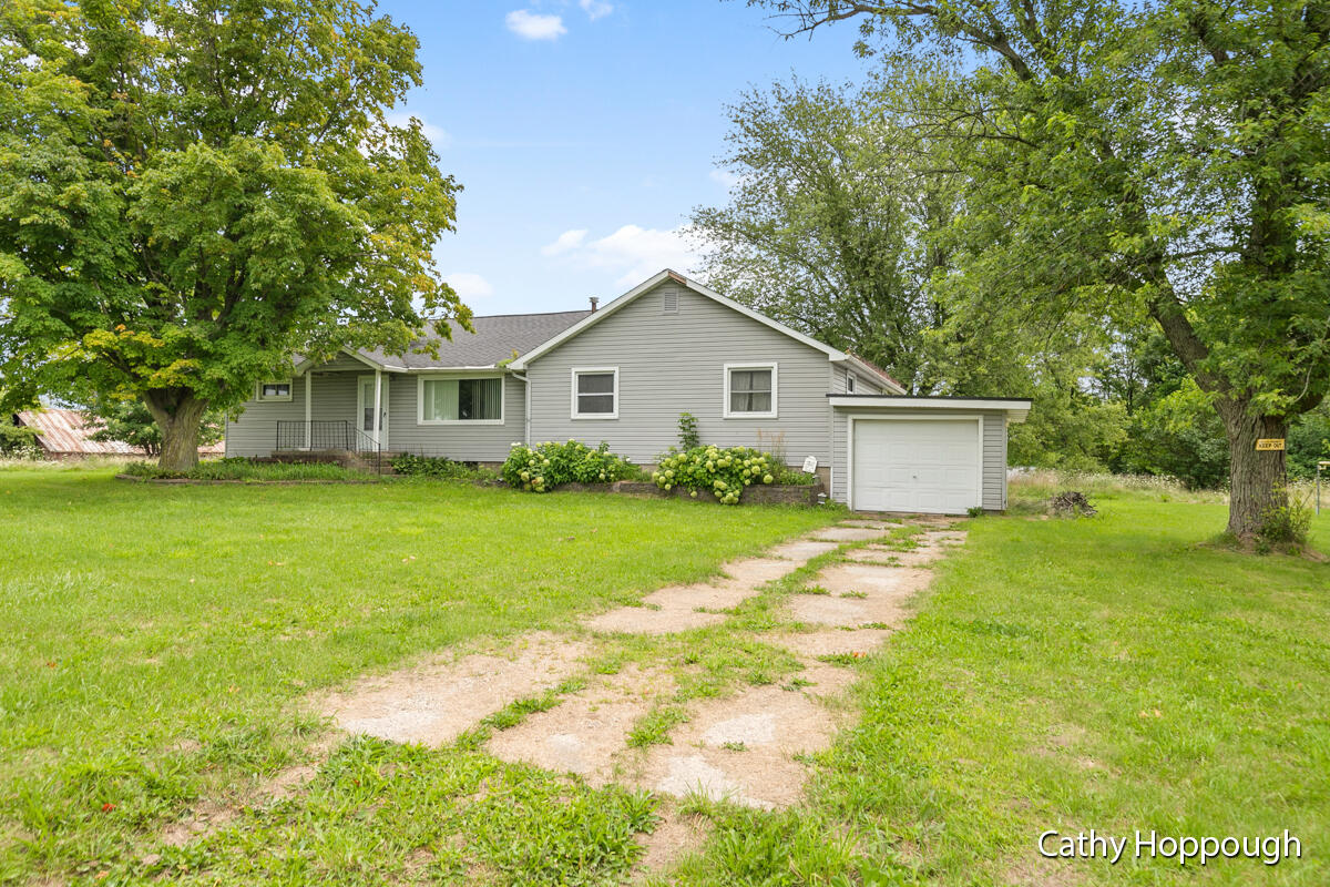461 Fitzner Road Greenville, MI 48838 - Photo 3 of 25 IMG_1002