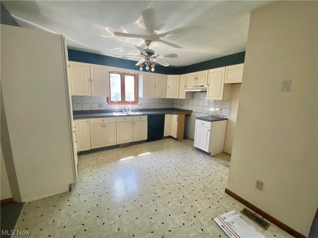 10095 Johnnycake Ridge Road Painesville, OH 44077 - Photo 26 of 34 kitchen IL Suite