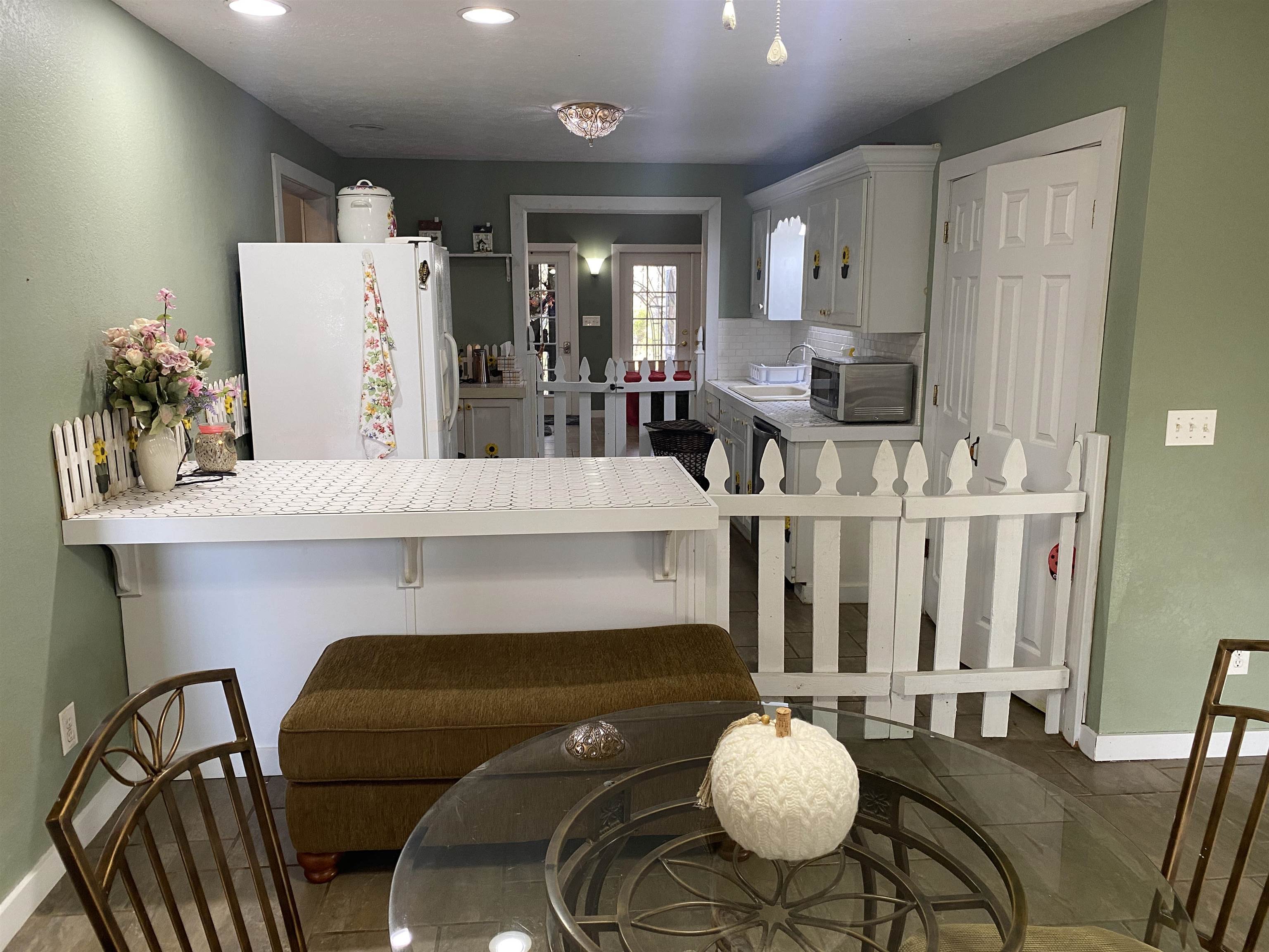 2835 Cerro Gordo Road Olivehill, TN 38475 - Photo 13 of 40 a living room with furniture and kitchen view