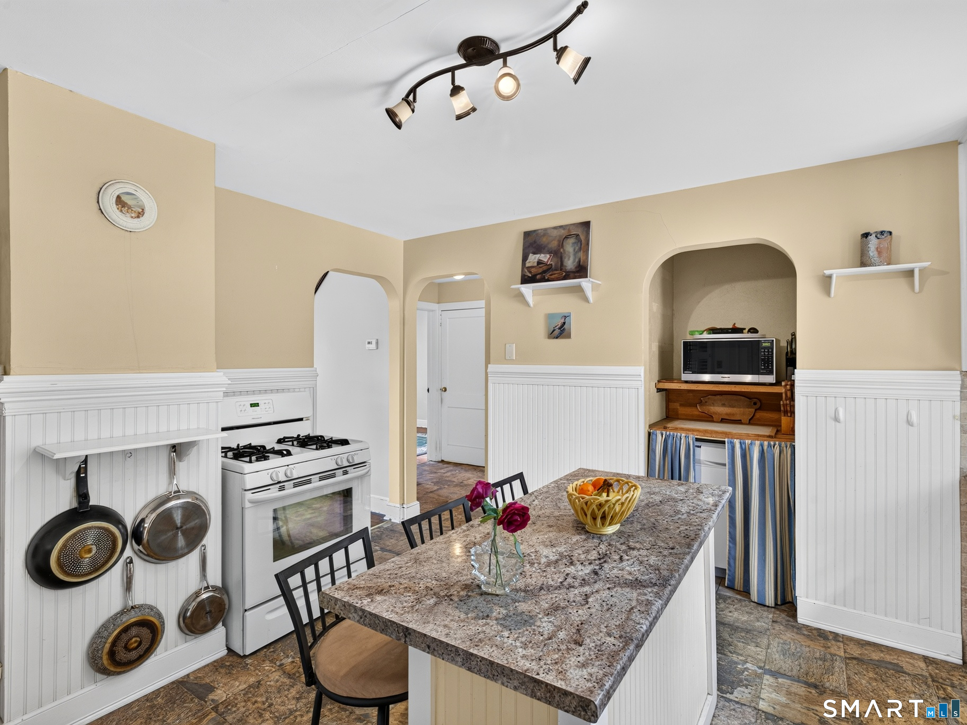45 Lathrop Road Waterford, CT 06375 - Photo 6 of 40 Gallery Image 6