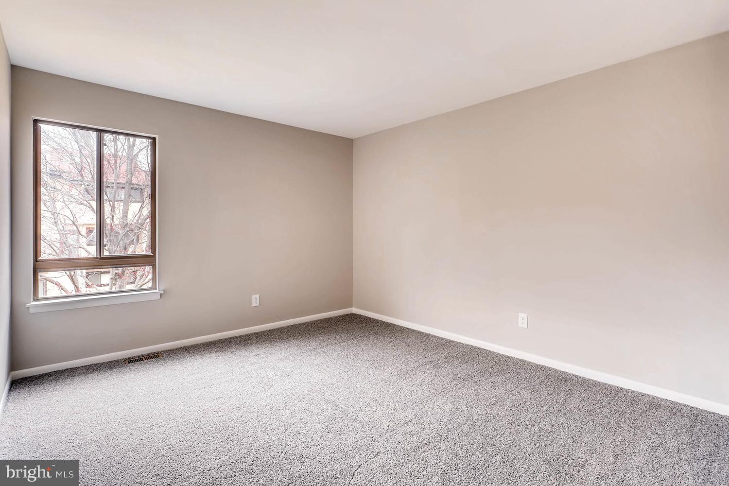 4424 Roland Springs Drive Baltimore, MD 21210 - Photo 18 of 28 Bedroom