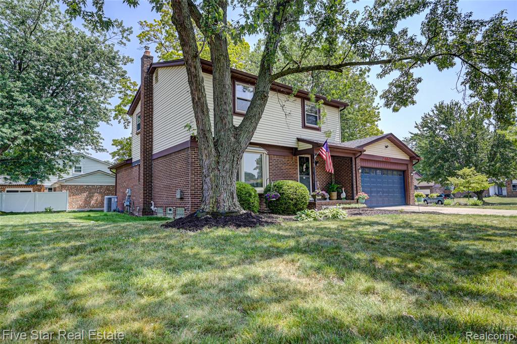 21953 Hall Road Trenton, MI 48183 - Photo 4 of 48 Gallery Image 4