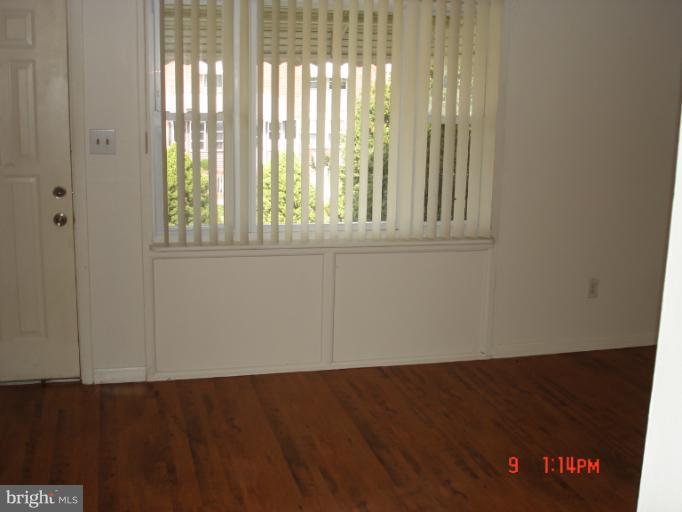 7919 Lansdale Road Baltimore, MD 21224 - Photo 11 of 14 Living Room