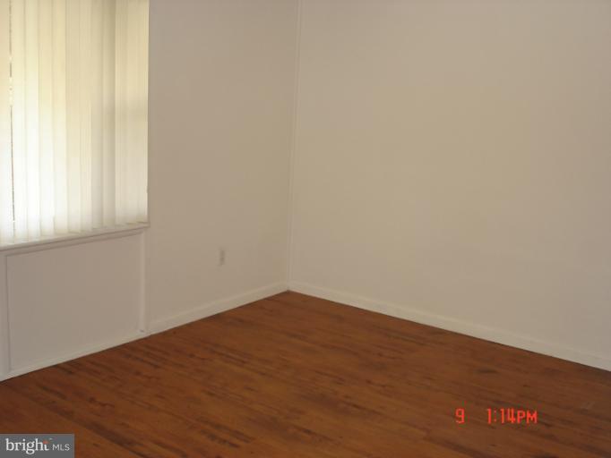 7919 Lansdale Road Baltimore, MD 21224 - Photo 12 of 14 Living Room