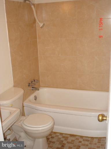 7919 Lansdale Road Baltimore, MD 21224 - Photo 9 of 14 Bath