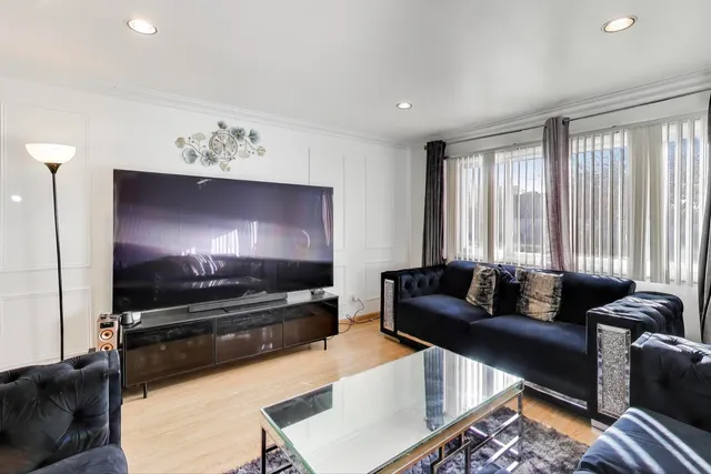 $309,900 | 1507 Clearwater Lane, Wheeling, IL 60090