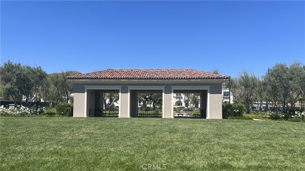 a view of a house with yard and entertaining space