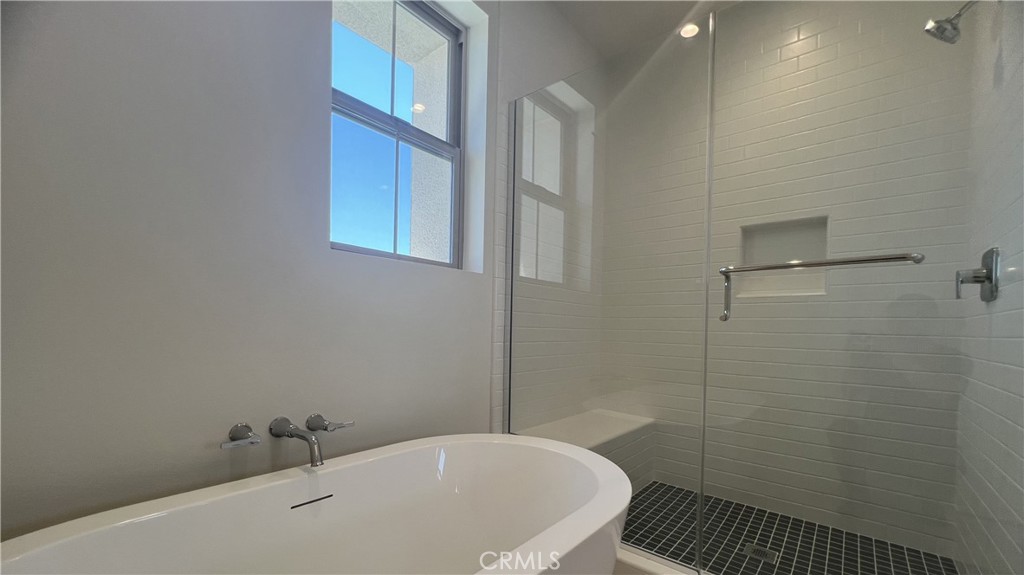 110 Sunnyside Irvine, CA 92618 - Photo 21 of 30 a bathroom with a sink and a bathtub