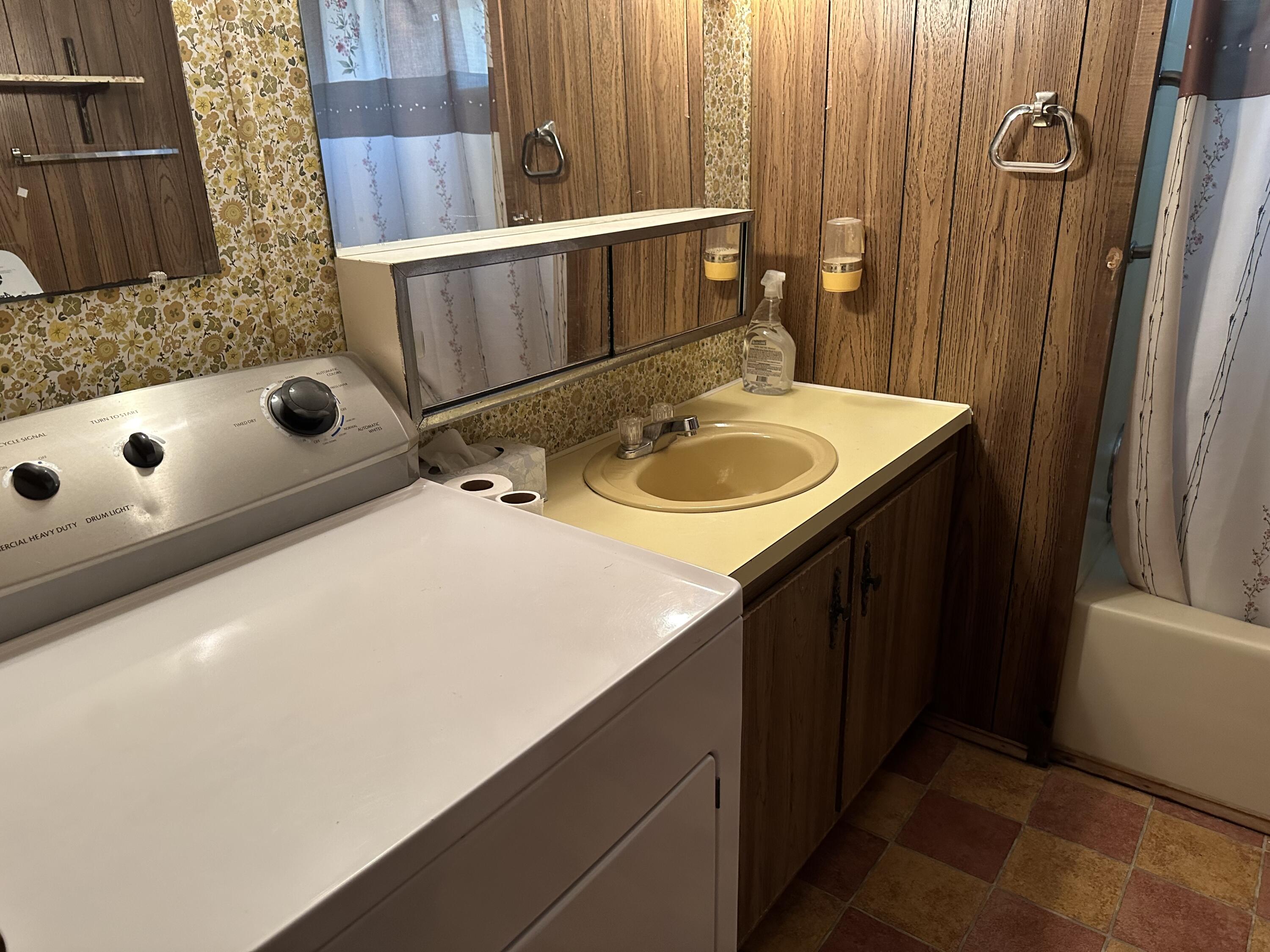 333 Middle Road Oakland, ME 04963 - Photo 19 of 27 Bathroom