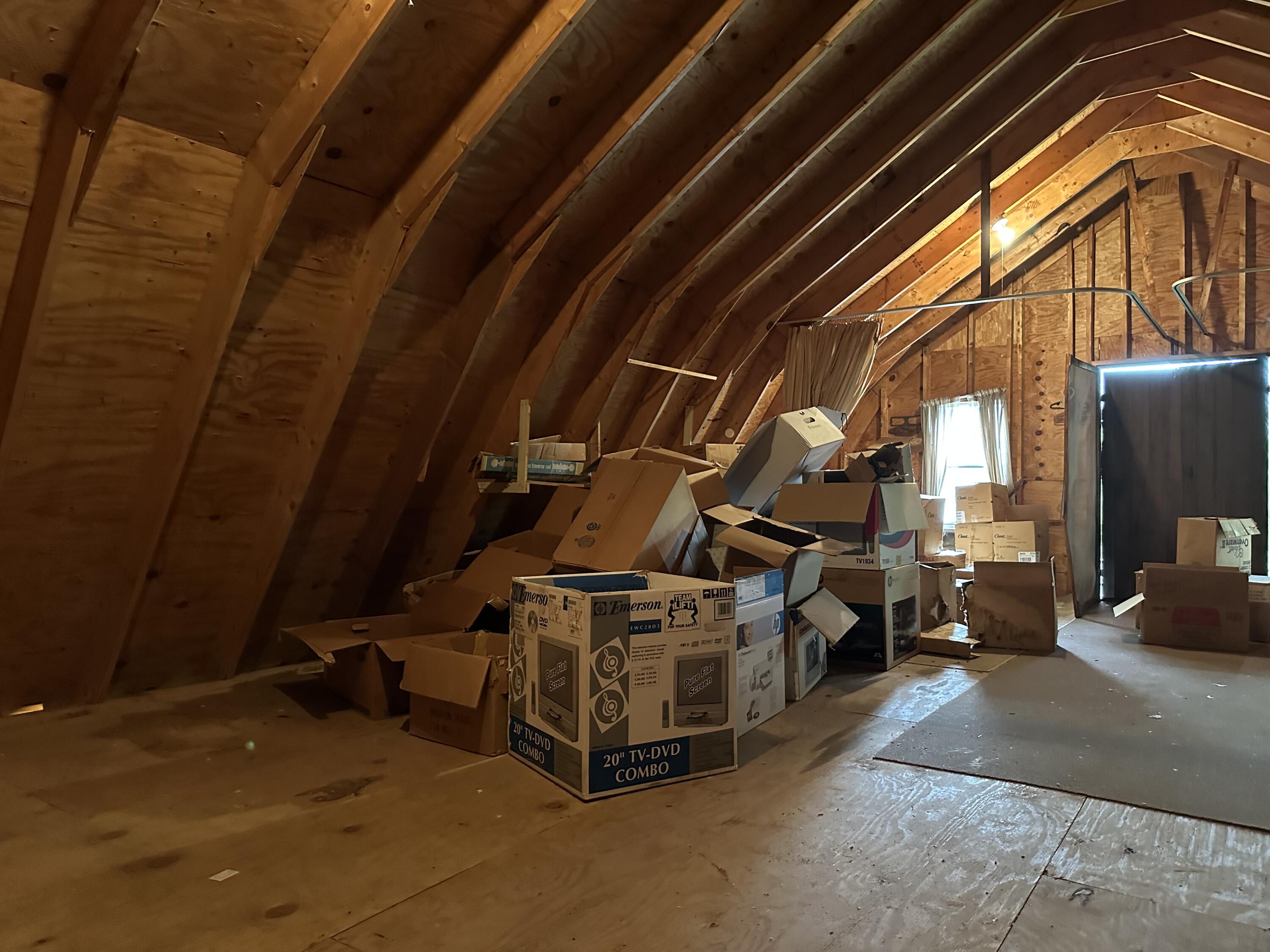 333 Middle Road Oakland, ME 04963 - Photo 26 of 27 Garage