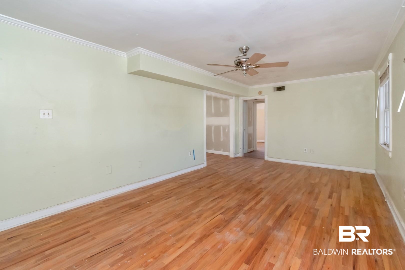 214 Upham Street, Unit 4A Mobile, AL 36607 - Photo 13 of 23 Spare room with crown molding, visible vents, and ceiling fan