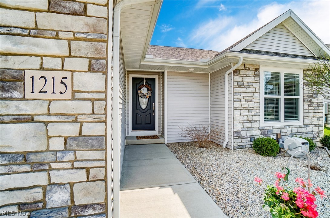 1215 Hummingbird Way Findlay, OH 45840 - Photo 4 of 29 Gallery Image 4