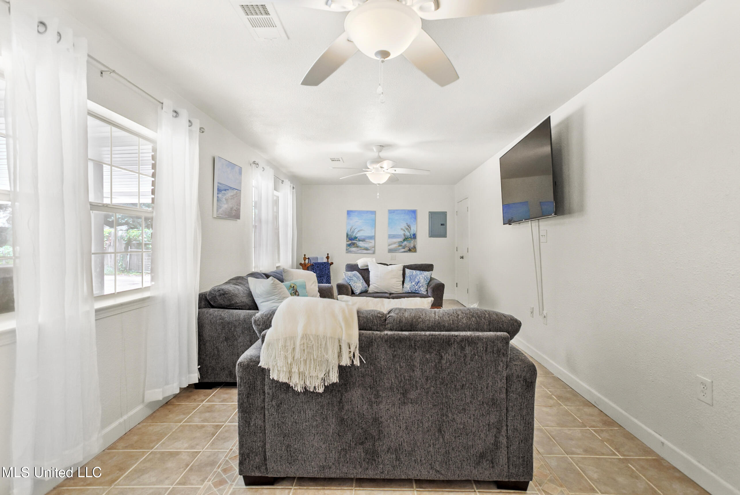 808 Magnolia Street Long Beach, MS 39560 - Photo 12 of 41 12-Living Room