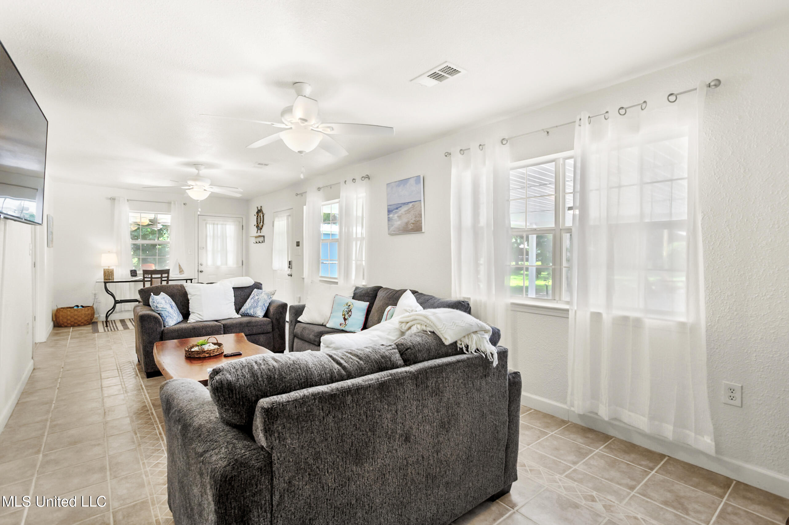 808 Magnolia Street Long Beach, MS 39560 - Photo 13 of 41 13-Living Room