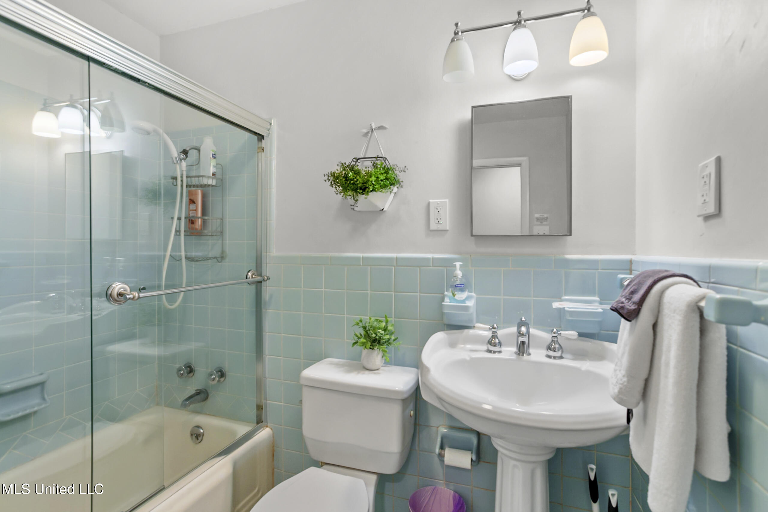 808 Magnolia Street Long Beach, MS 39560 - Photo 27 of 41 27-Bathroom