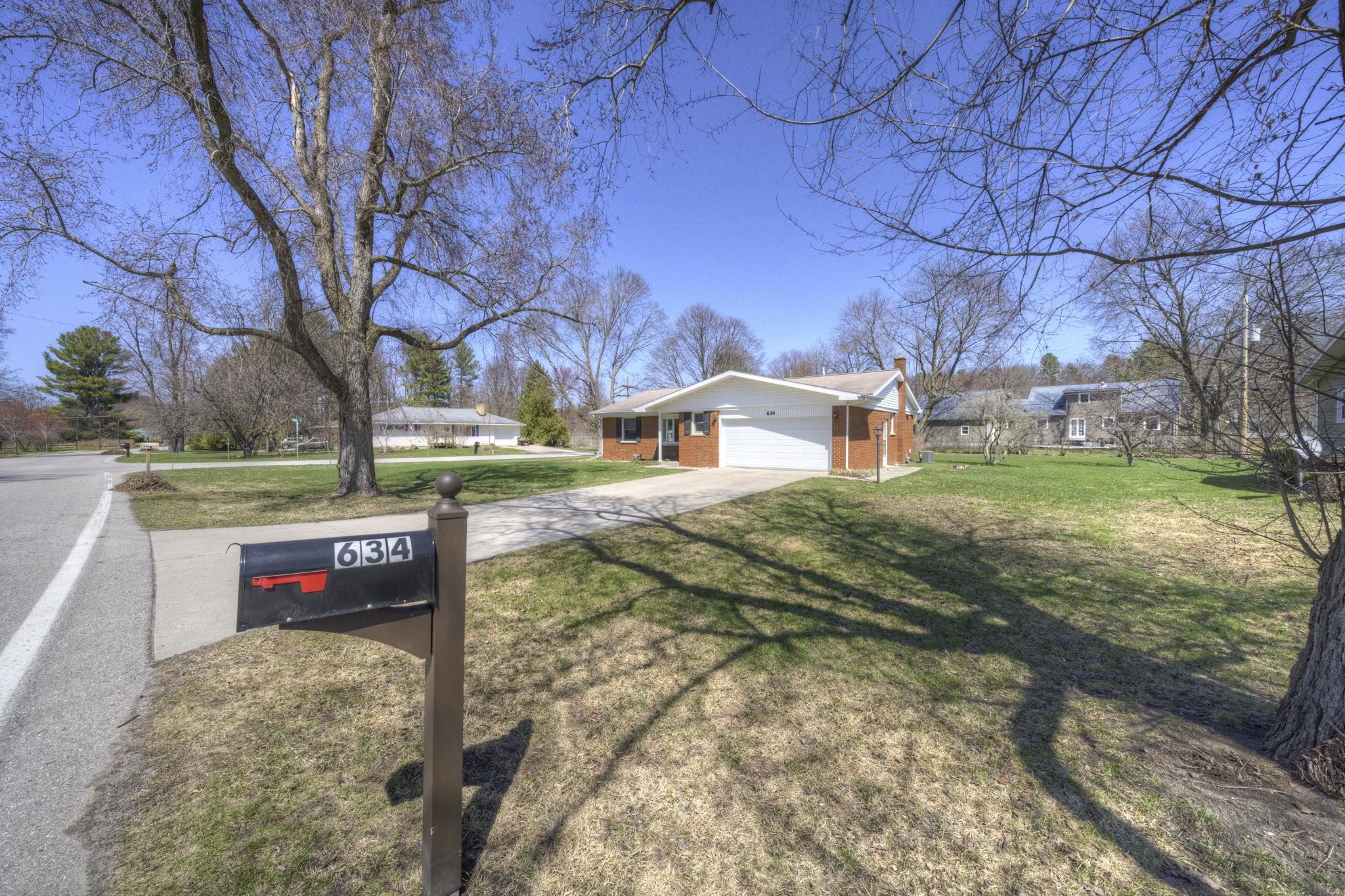 634 Sheridan Road Traverse City, MI 49686 - Photo 35 of 42 1932833-1ab5bdff-9f7e-4c1c-8c03-e4404b72c5b8.JPG