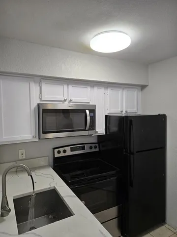 $845 | 9821 Walnut Street, Unit 304, Dallas, TX 75243