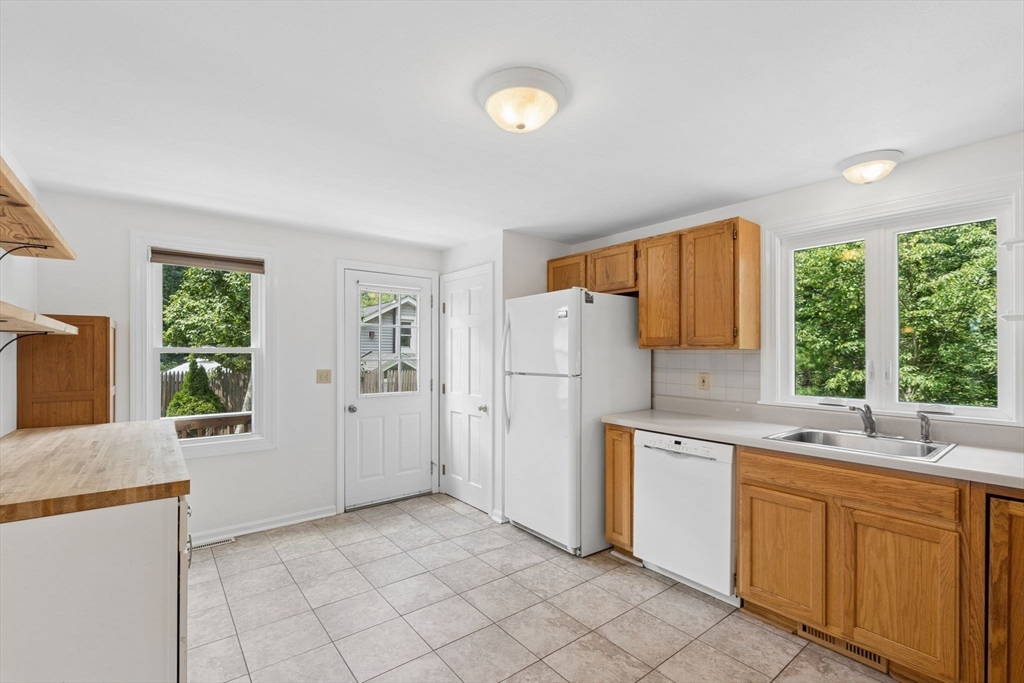 15 Pine Grove Road Westford, MA 01886 - Photo 12 of 41
