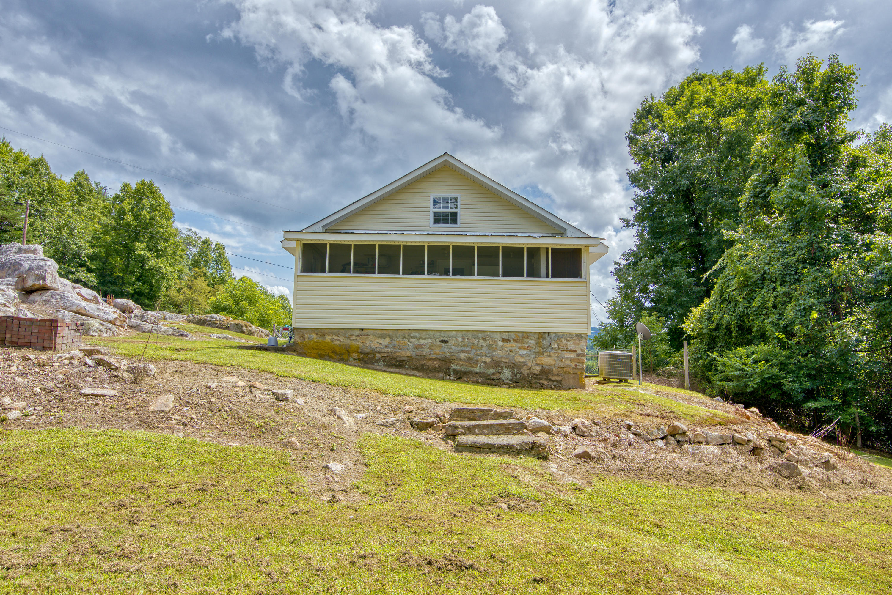 105 George Williams Road Elizabethton, TN 37643 - Photo 9 of 38 DSC_6946_MLS