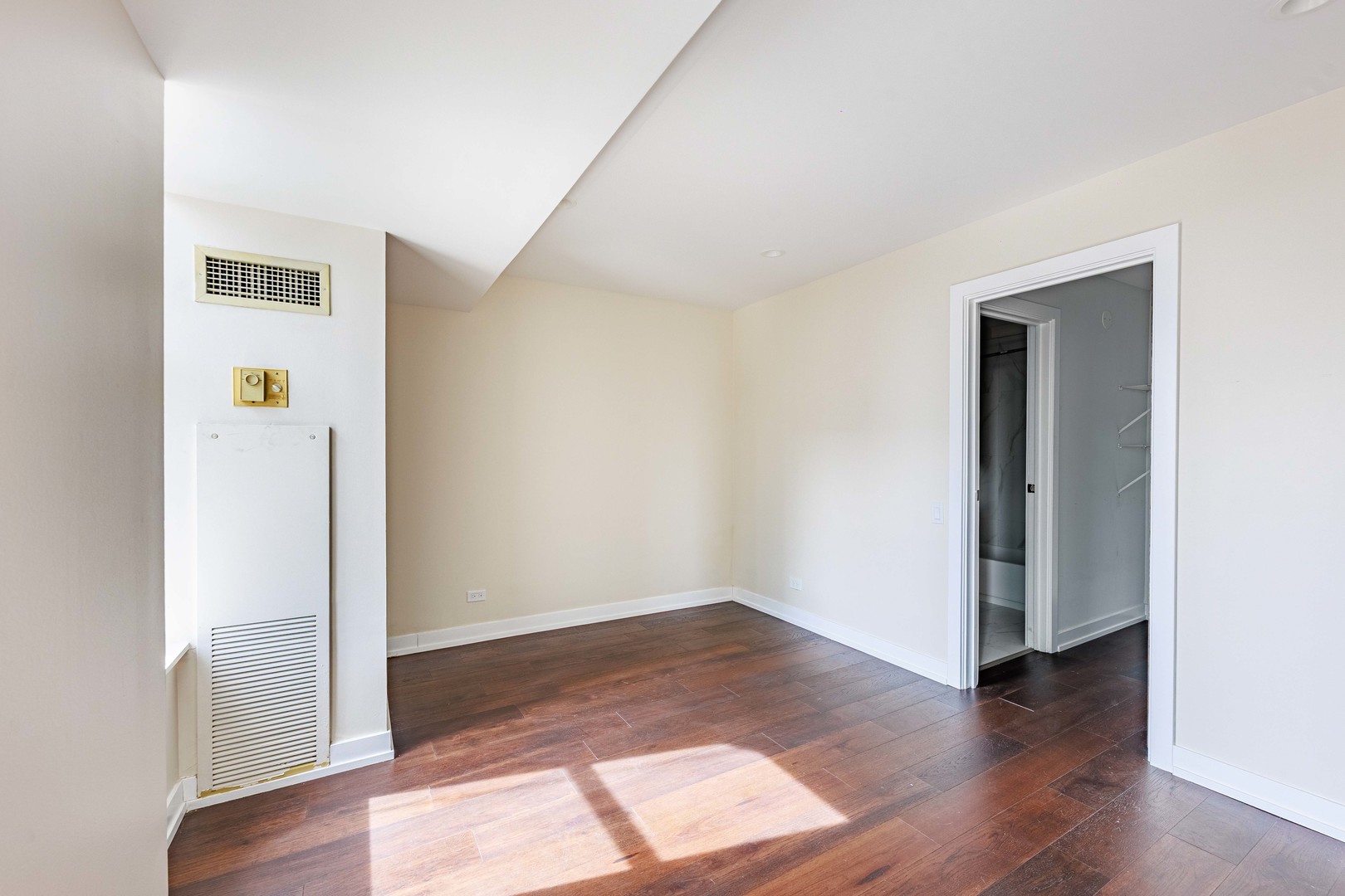 40 East 9th Street, Unit 1804 Chicago, IL 60605 - Photo 12 of 19