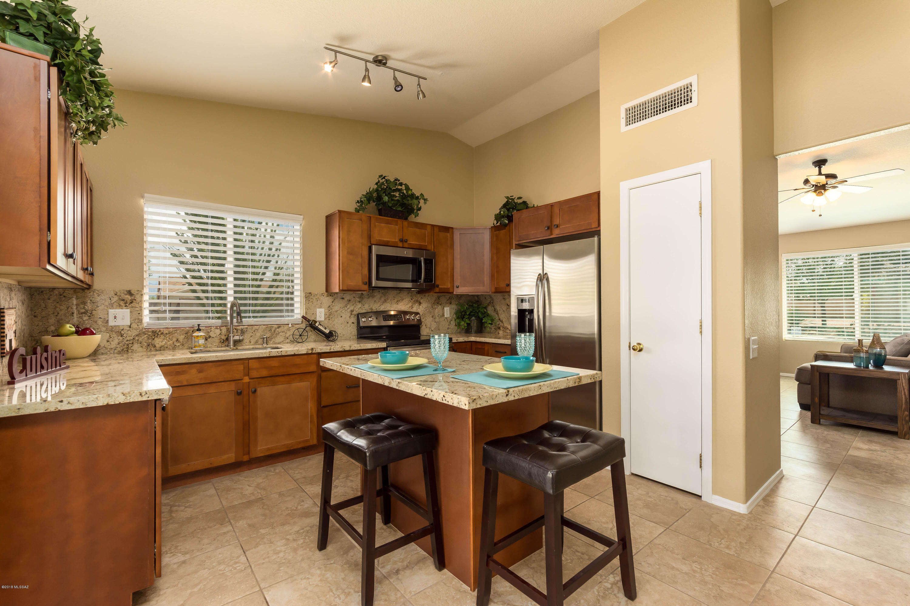 7714 West Rising Moon Way Tucson, AZ 85743 - Photo 6 of 21 Gallery Image 6