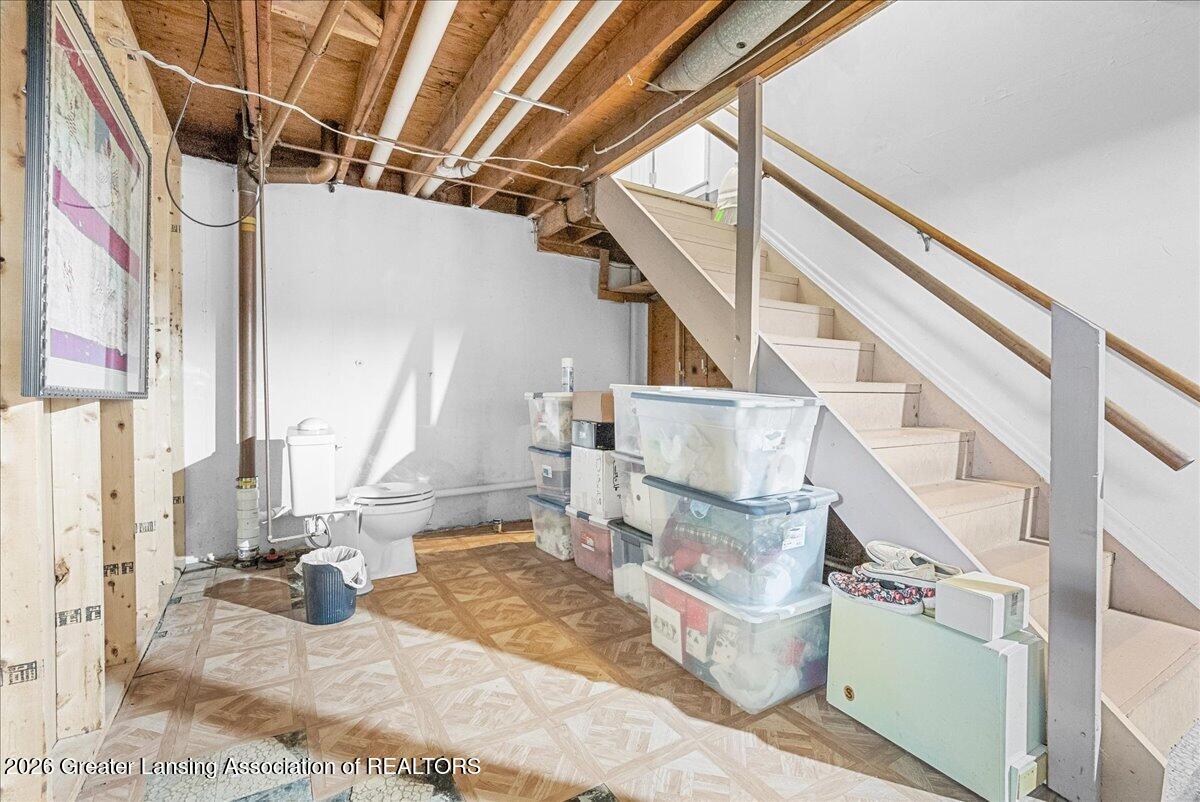 2913 Quincy Lane Lansing, MI 48910 - Photo 28 of 36 15-Media Jett - 15
