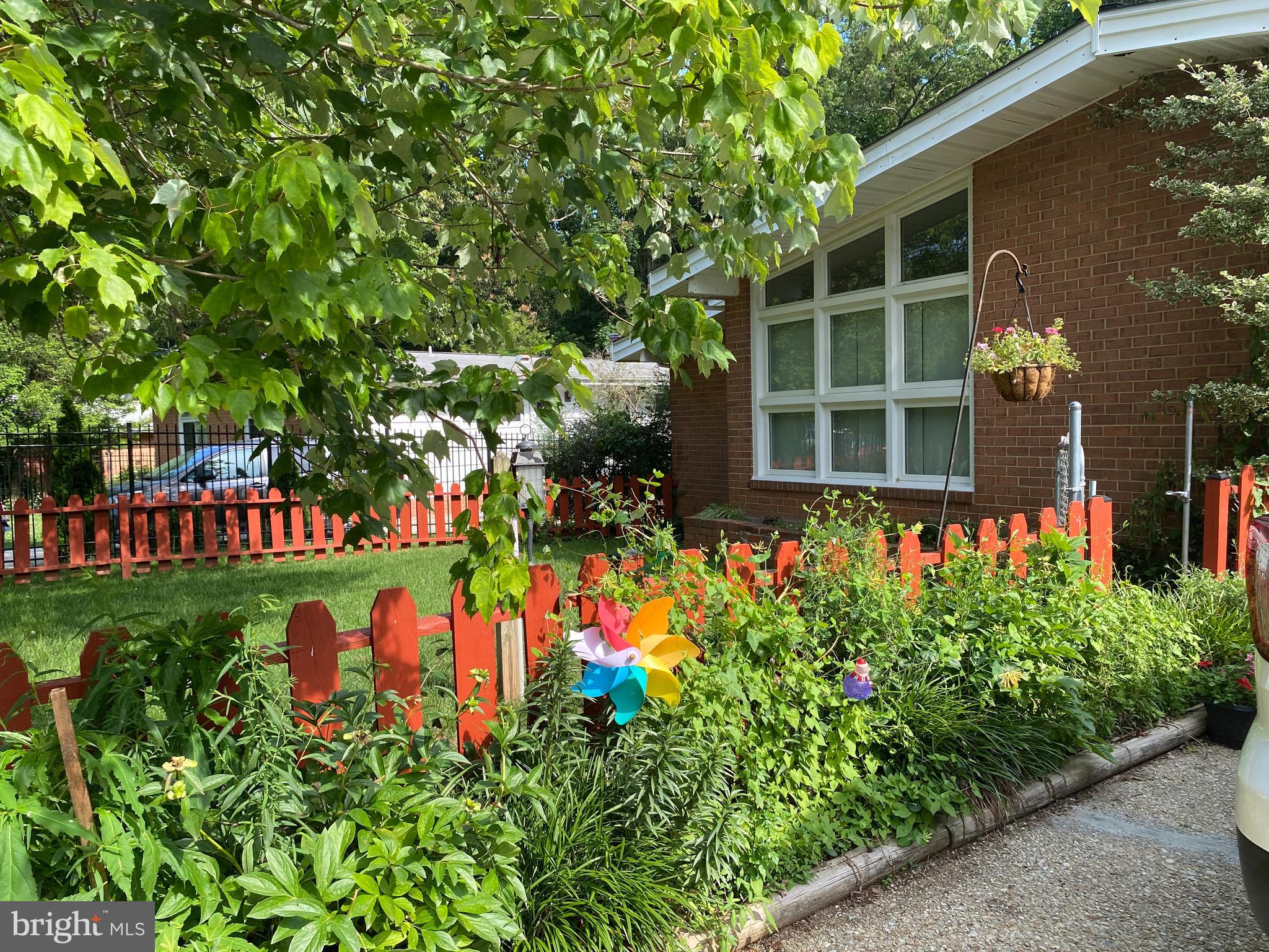 318 Hillsboro Drive Silver Spring, MD 20902 - Photo 2 of 26