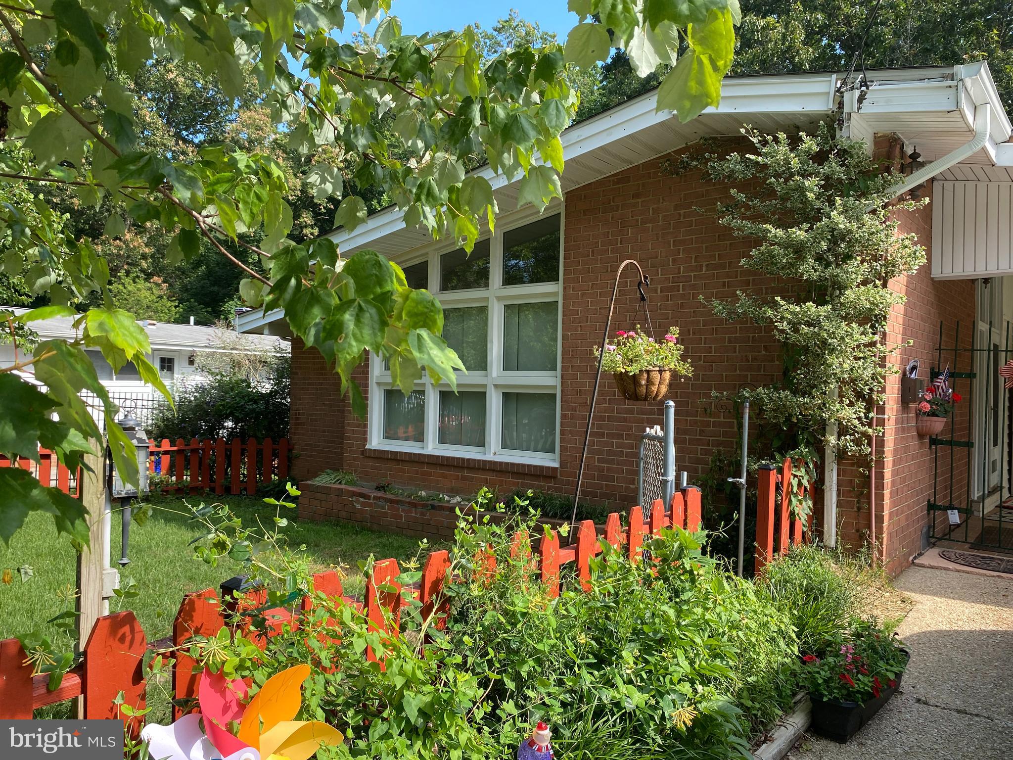 318 Hillsboro Drive Silver Spring, MD 20902 - Photo 3 of 26