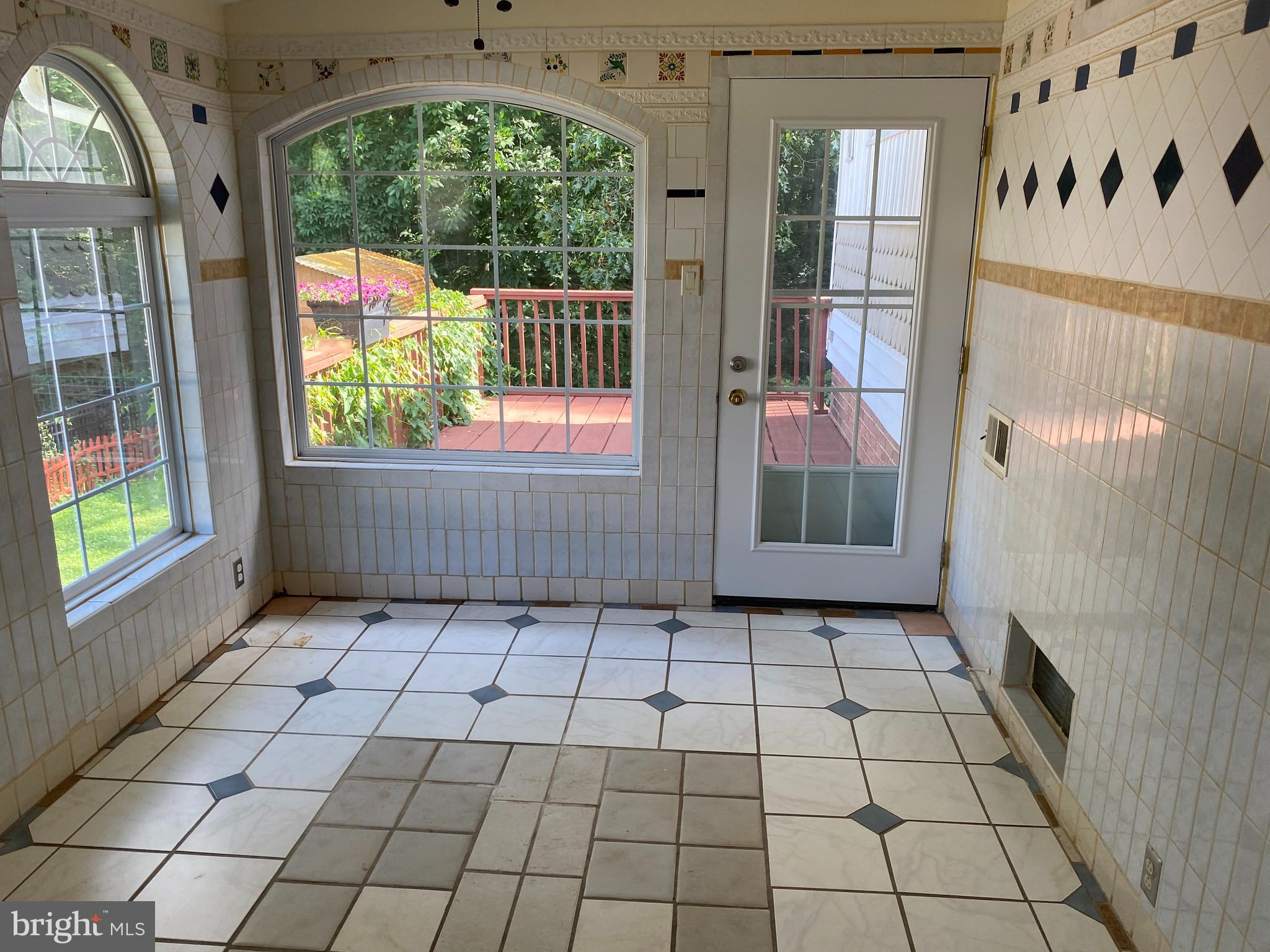 318 Hillsboro Drive Silver Spring, MD 20902 - Photo 10 of 26