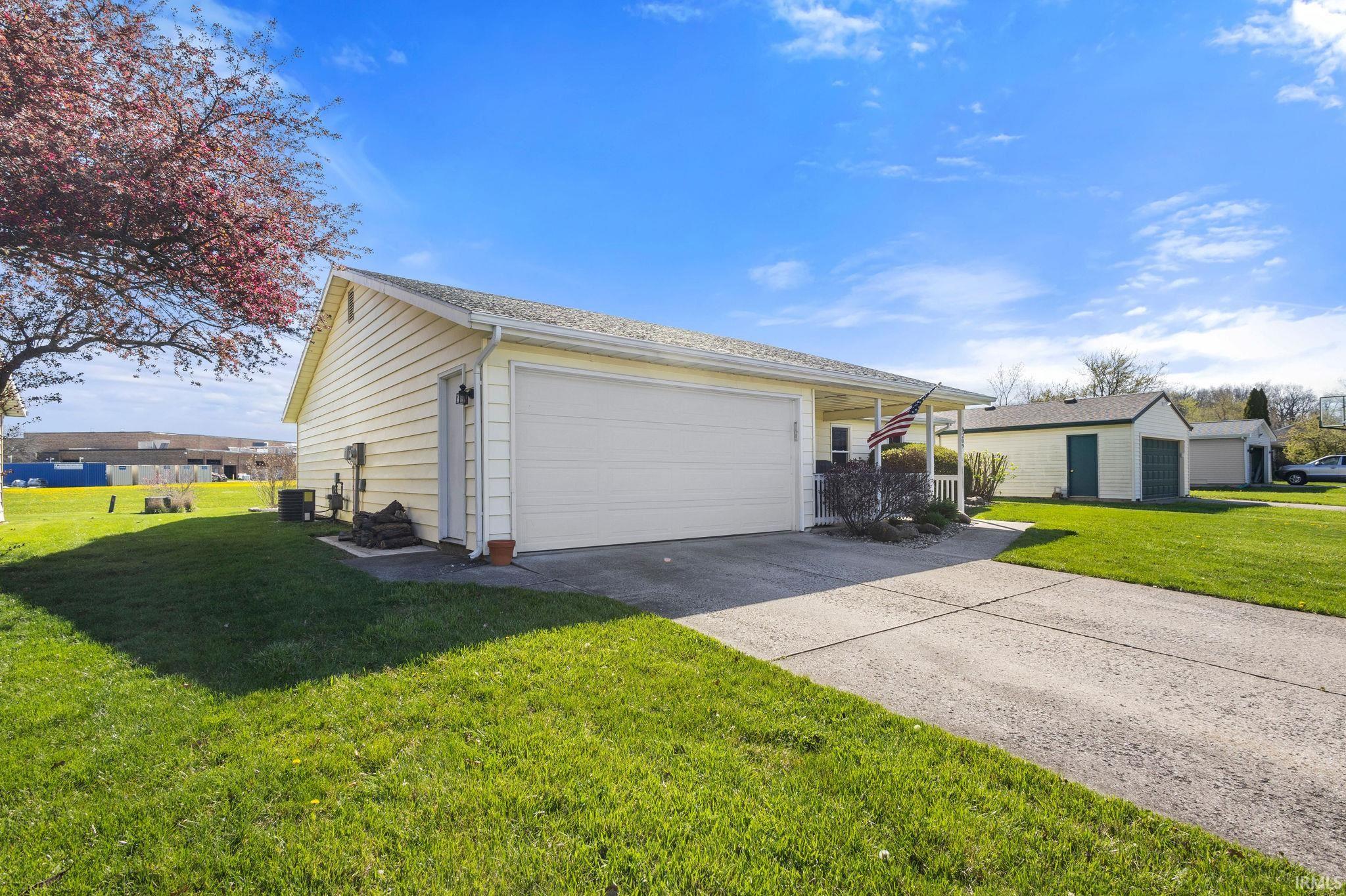 9209 Mariners Ridge Drive Fort Wayne, IN 46819 - Photo 1 of 30